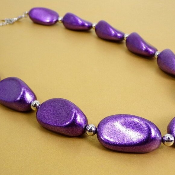 Purple bead fashion necklace with large purple beads and  shiny silver beads - Picture 6 of 9